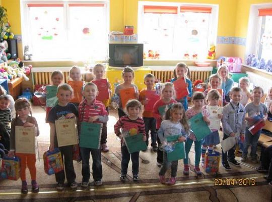 Grafika #11: Przedszkolny konkurs plastyczny Wiem co jem, Wybieram zdrowie 2013-04-23