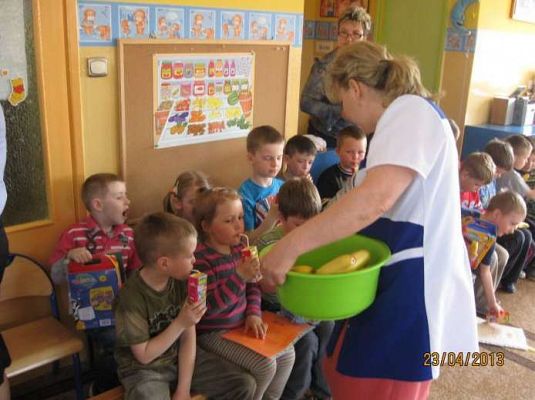 Grafika #13: Przedszkolny konkurs plastyczny Wiem co jem, Wybieram zdrowie 2013-04-23