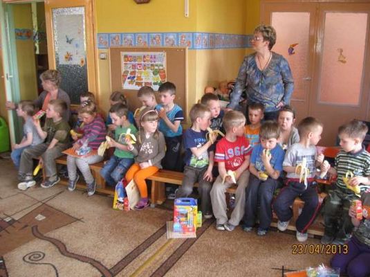 Grafika #15: Przedszkolny konkurs plastyczny Wiem co jem, Wybieram zdrowie 2013-04-23