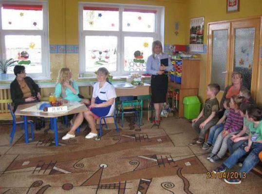 Grafika #4: Przedszkolny konkurs plastyczny Wiem co jem, Wybieram zdrowie 2013-04-23