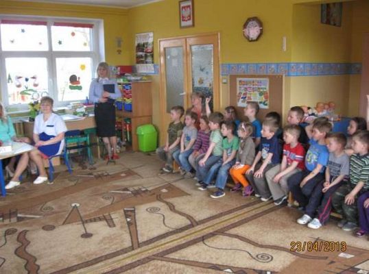Grafika #5: Przedszkolny konkurs plastyczny Wiem co jem, Wybieram zdrowie 2013-04-23
