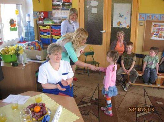 Grafika #8: Przedszkolny konkurs plastyczny Wiem co jem, Wybieram zdrowie 2013-04-23