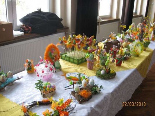 Grafika #1: Uroczystość wielkanocna Wielkanocne tradycje 2013-03-22