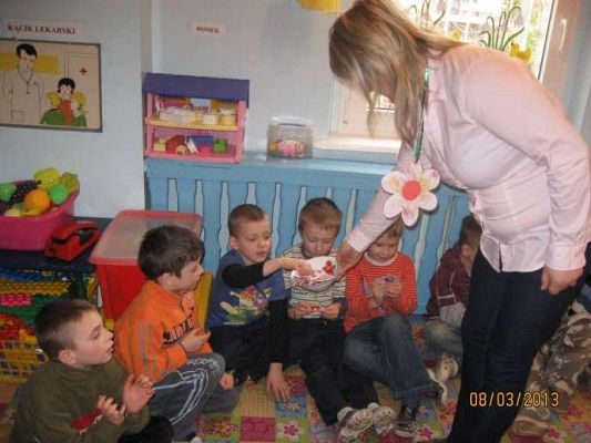 Grafika #7: Dzień Kobiet 2013-03-08