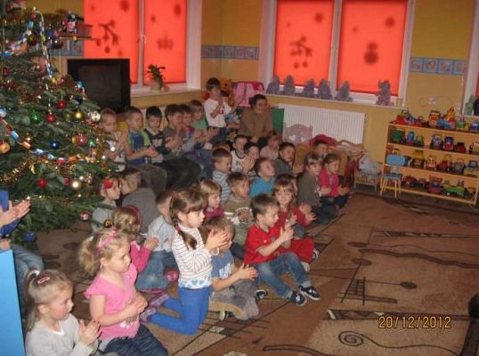 Grafika #3: Teatrzyk pt. Podróż w krainę czarodziejskich bajek 2012-12-20