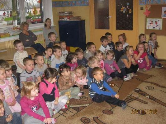 Grafika #1: Teatrzyk pt. Pierwsza pomoc w Bajkolandii 2012-11-22