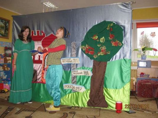 Grafika #2: Teatrzyk pt. Pierwsza pomoc w Bajkolandii 2012-11-22