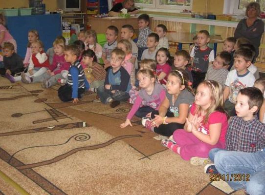 Grafika #3: Teatrzyk pt. Pierwsza pomoc w Bajkolandii 2012-11-22