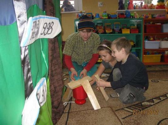 Grafika #4: Teatrzyk pt. Pierwsza pomoc w Bajkolandii 2012-11-22