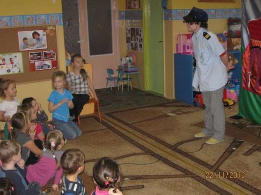 Grafika #5: Teatrzyk pt. Pierwsza pomoc w Bajkolandii 2012-11-22