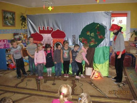 Grafika #6: Teatrzyk pt. Pierwsza pomoc w Bajkolandii 2012-11-22