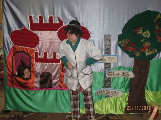 Grafika #7: Teatrzyk pt. Pierwsza pomoc w Bajkolandii 2012-11-22