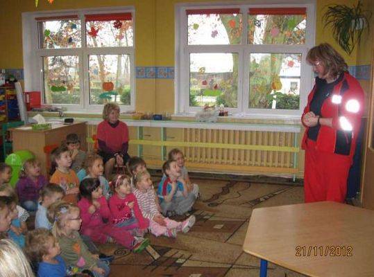 Grafika #0: Pani pielęgniarka w przedszkolu 2012-11-21