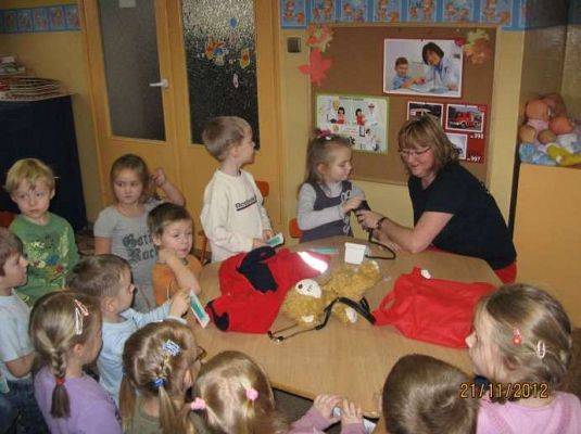 Grafika #4: Pani pielęgniarka w przedszkolu 2012-11-21