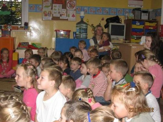 Grafika #0: Teatrzyk w przedszkolu pt. PANI ZAMIEĆ 2012-10-23