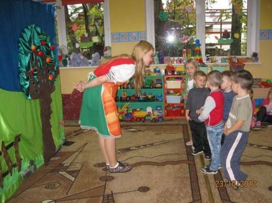 Grafika #4: Teatrzyk w przedszkolu pt. PANI ZAMIEĆ 2012-10-23