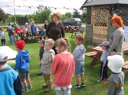 Grafika #0: Pobyt przedszkolaków w wiosce indiańskiej