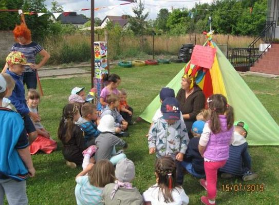 Grafika #9: Pobyt przedszkolaków w wiosce indiańskiej