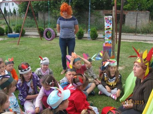 Grafika #13: Pobyt przedszkolaków w wiosce indiańskiej