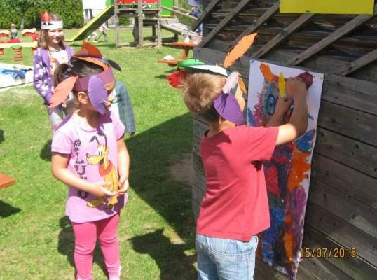 Grafika #20: Pobyt przedszkolaków w wiosce indiańskiej