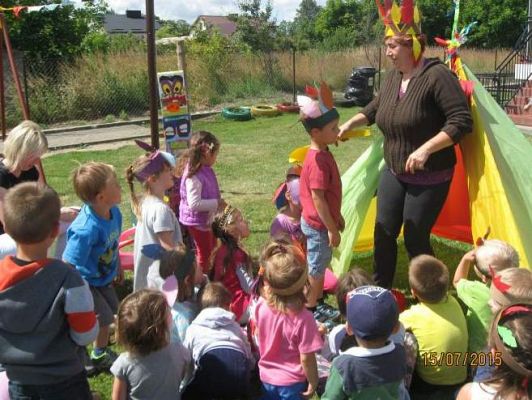 Grafika #21: Pobyt przedszkolaków w wiosce indiańskiej