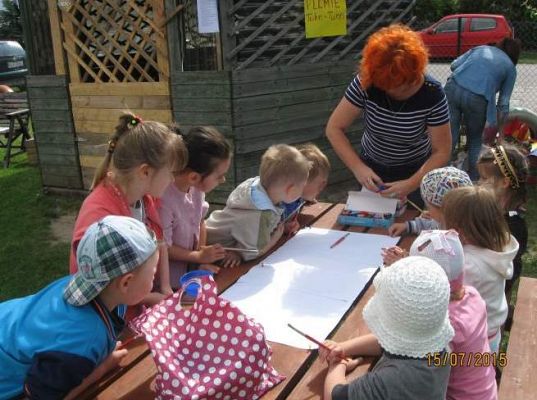 Grafika #3: Pobyt przedszkolaków w wiosce indiańskiej