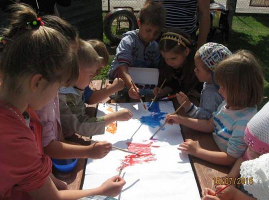 Grafika #4: Pobyt przedszkolaków w wiosce indiańskiej