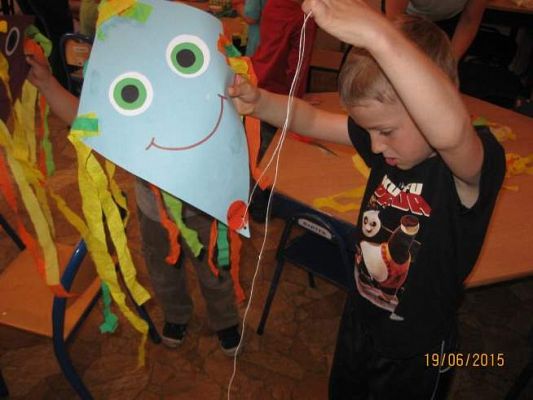 Grafika #0: Z latawcem na wakacje 