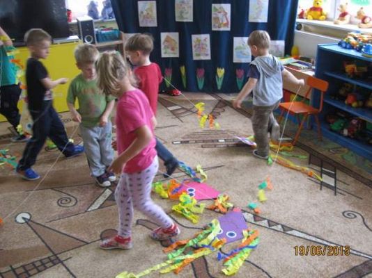 Grafika #9: Z latawcem na wakacje 