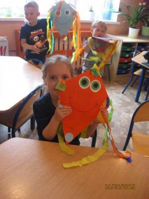 Grafika #4: Z latawcem na wakacje 