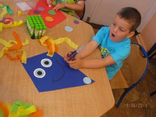 Grafika #7: Z latawcem na wakacje 