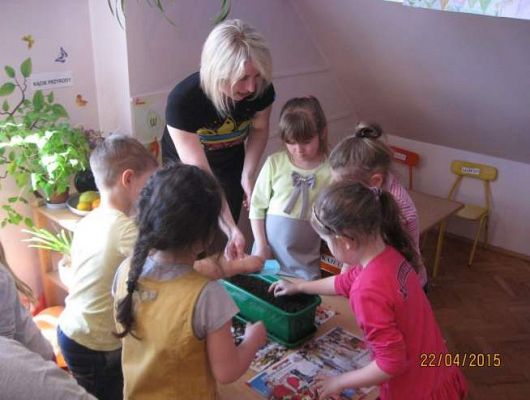 Grafika #9: Mali ogrodnicy 