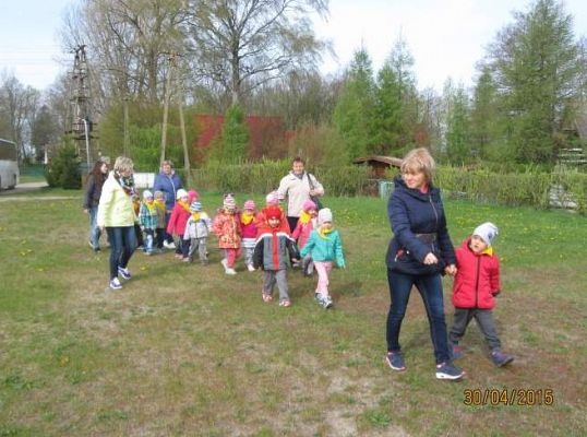 Grafika #1: Nowęcin - wspólne ognisko i powrót do domu 