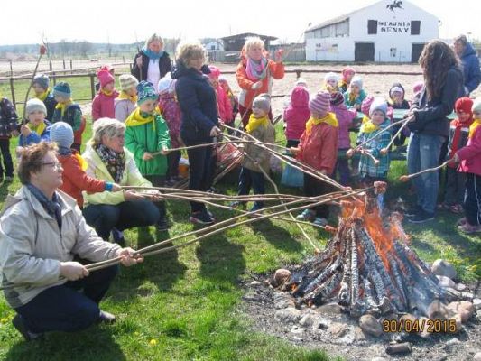 Grafika #8: Nowęcin - wspólne ognisko i powrót do domu 