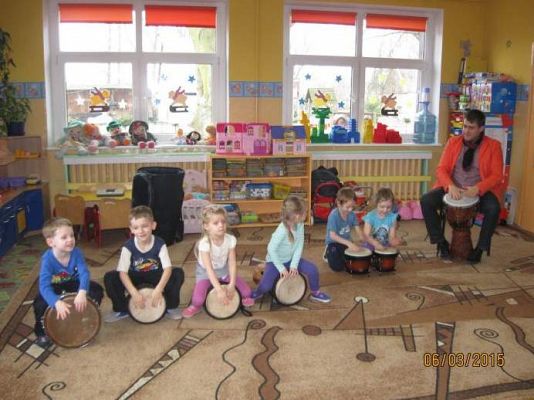 Grafika #2: Warsztaty Gra na bębnach afrykańskich 2015-03-06