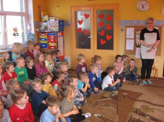 Grafika #0: Przedstawienie profilaktyczne o myciu zębów.