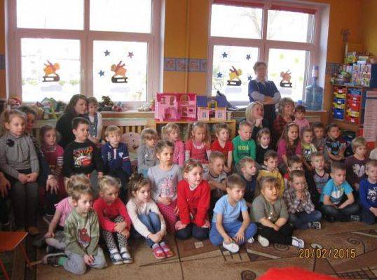 Grafika #9: Przedstawienie profilaktyczne o myciu zębów.