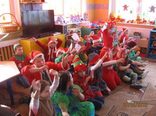 Grafika #7: Przedstawienie profilaktyczne o myciu zębów.