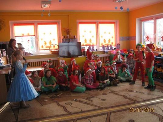 Grafika #8: Przedstawienie profilaktyczne o myciu zębów.