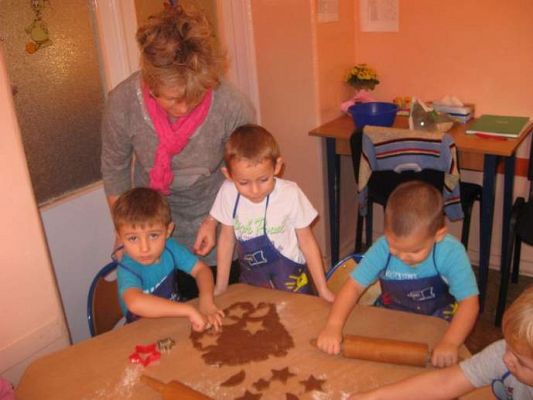 Grafika #10: Pieczenie i dekorowanie pierniczków - grudzień 2014