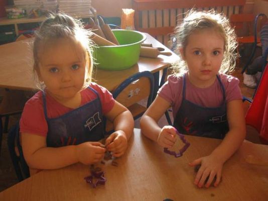 Grafika #11: Pieczenie i dekorowanie pierniczków - grudzień 2014