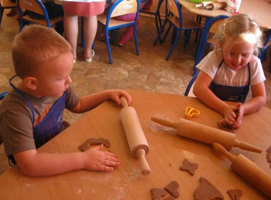 Grafika #17: Pieczenie i dekorowanie pierniczków - grudzień 2014