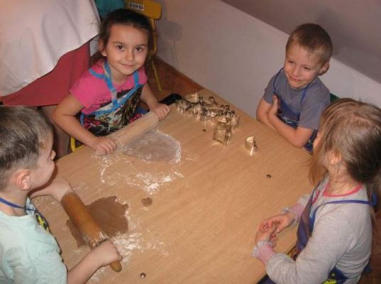 Grafika #2: Pieczenie i dekorowanie pierniczków - grudzień 2014