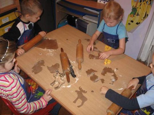 Grafika #4: Pieczenie i dekorowanie pierniczków - grudzień 2014