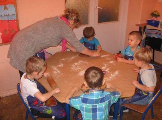 Grafika #7: Pieczenie i dekorowanie pierniczków - grudzień 2014