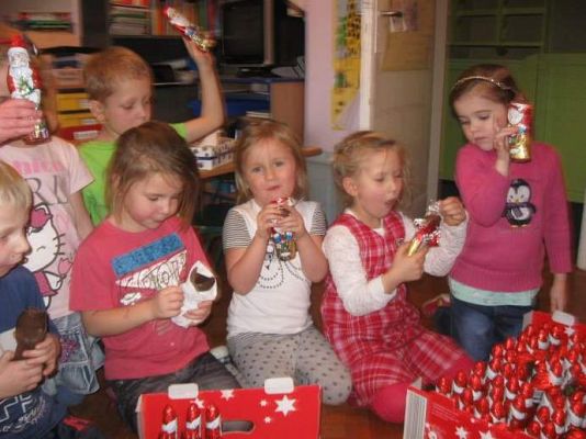 Grafika #0: Mikołaj w przedszkolu