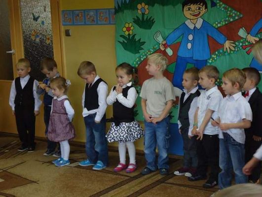 Grafika #1: DEN i Pasowanie na przedszkolaka 2014.10.13