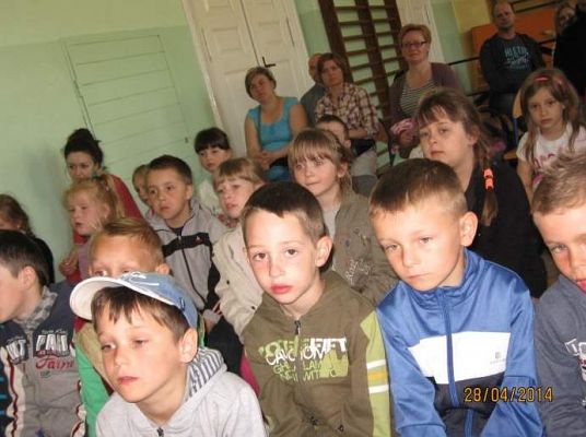 Grafika #2: Przedstawienie ekologiczne w wykonaniu klas pierwszych szkoły podstawowej w Wicku 2014.04.2014