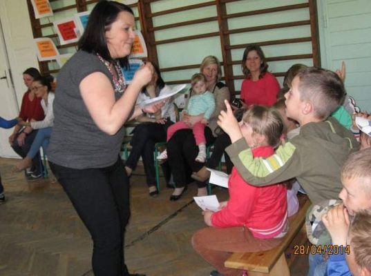 Grafika #7: Przedstawienie ekologiczne w wykonaniu klas pierwszych szkoły podstawowej w Wicku 2014.04.2014