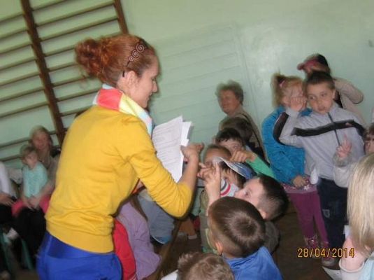 Grafika #8: Przedstawienie ekologiczne w wykonaniu klas pierwszych szkoły podstawowej w Wicku 2014.04.2014